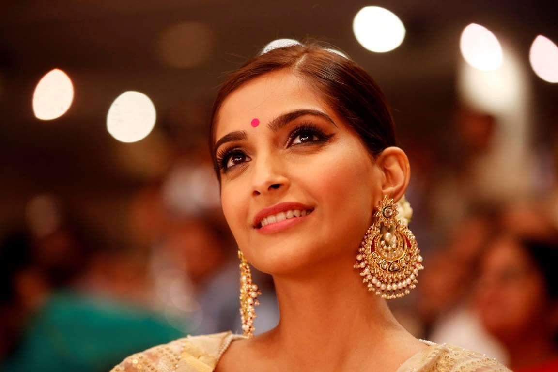 Sonam Kapoor Pretty Stills