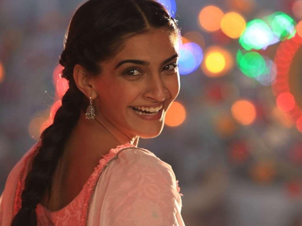 Sonam Kapoor Pretty Stills