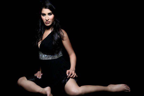 Sophie Choudry Hot Photos