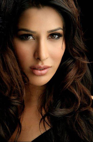 Sophie Choudry Hot Photos