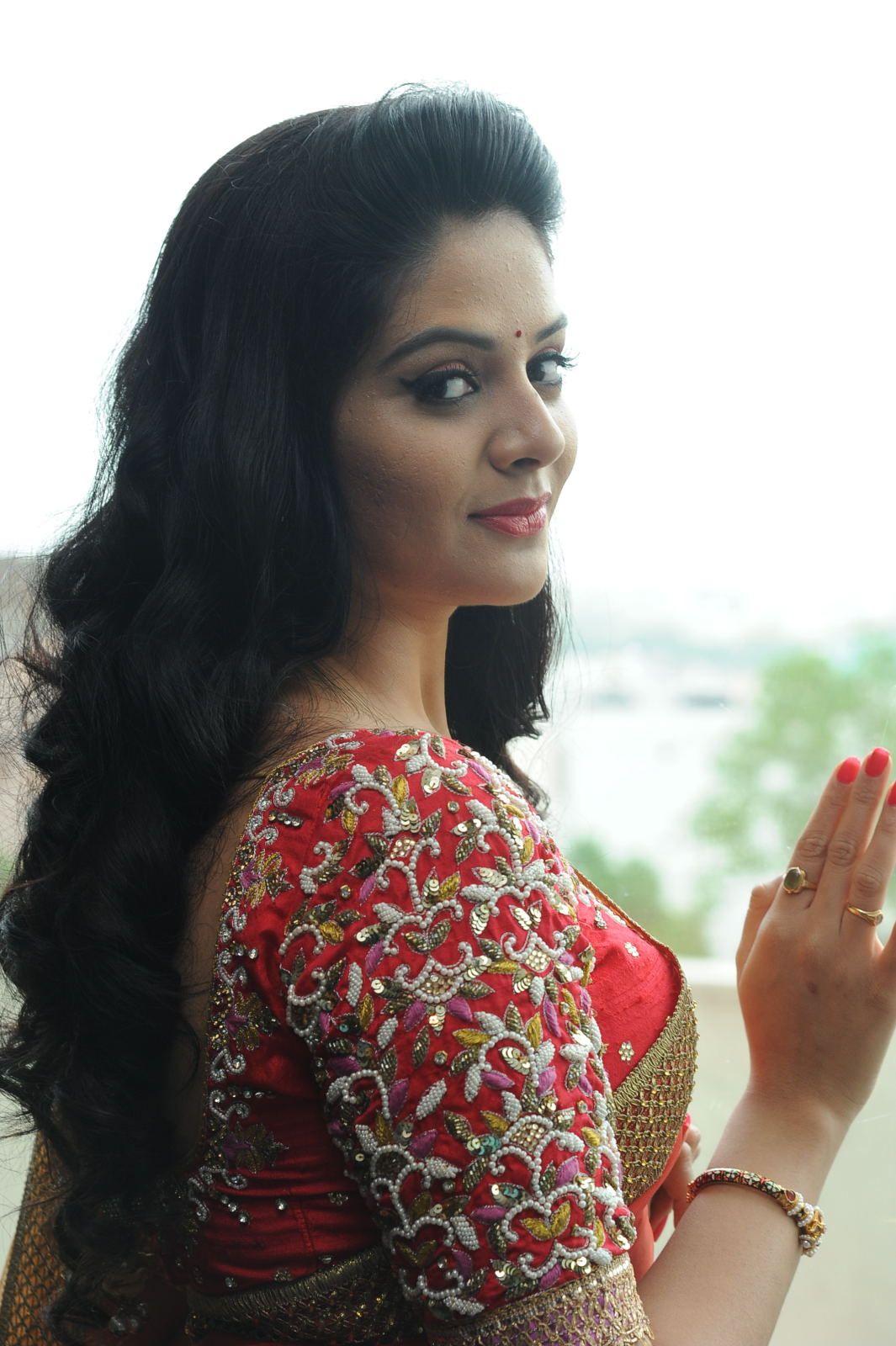 Sreemukhi Half saree Pics