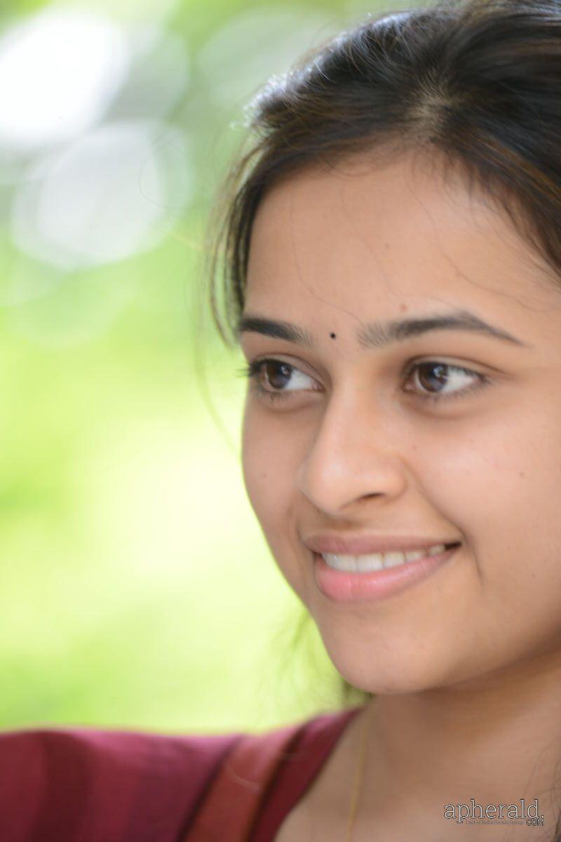 Sri Divya Beautiful Pics