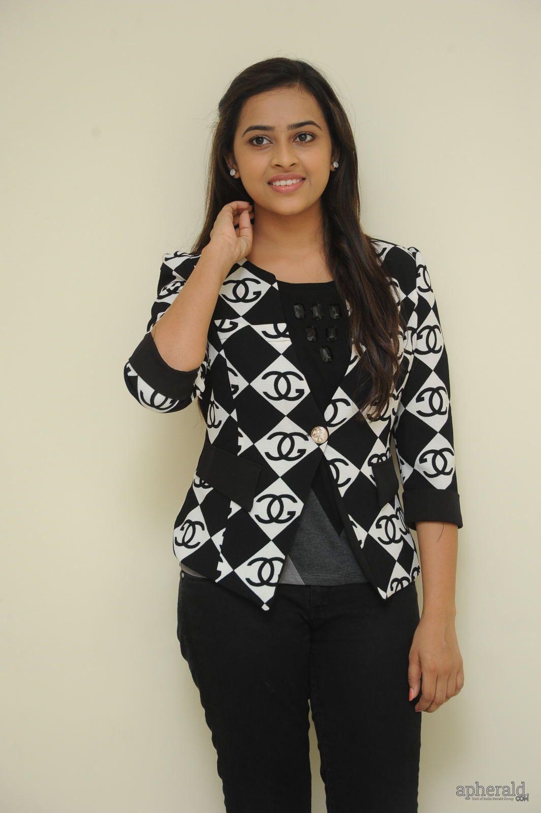 Sri Divya Cute Pics