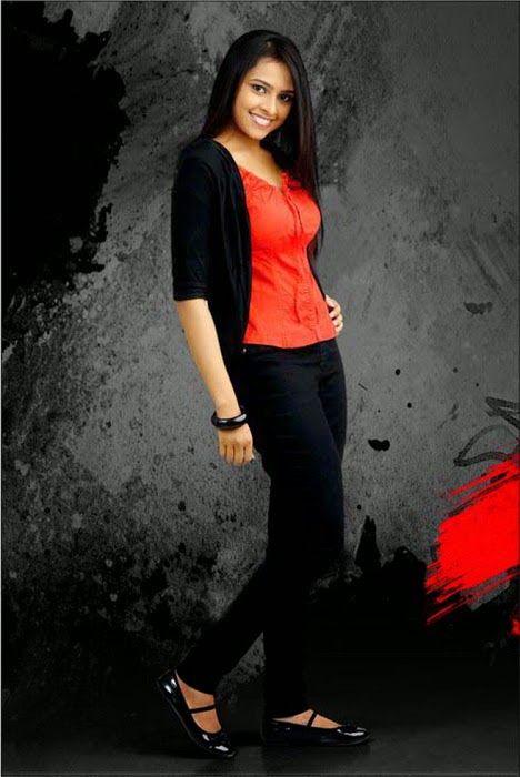 Sridivya Latest Photos