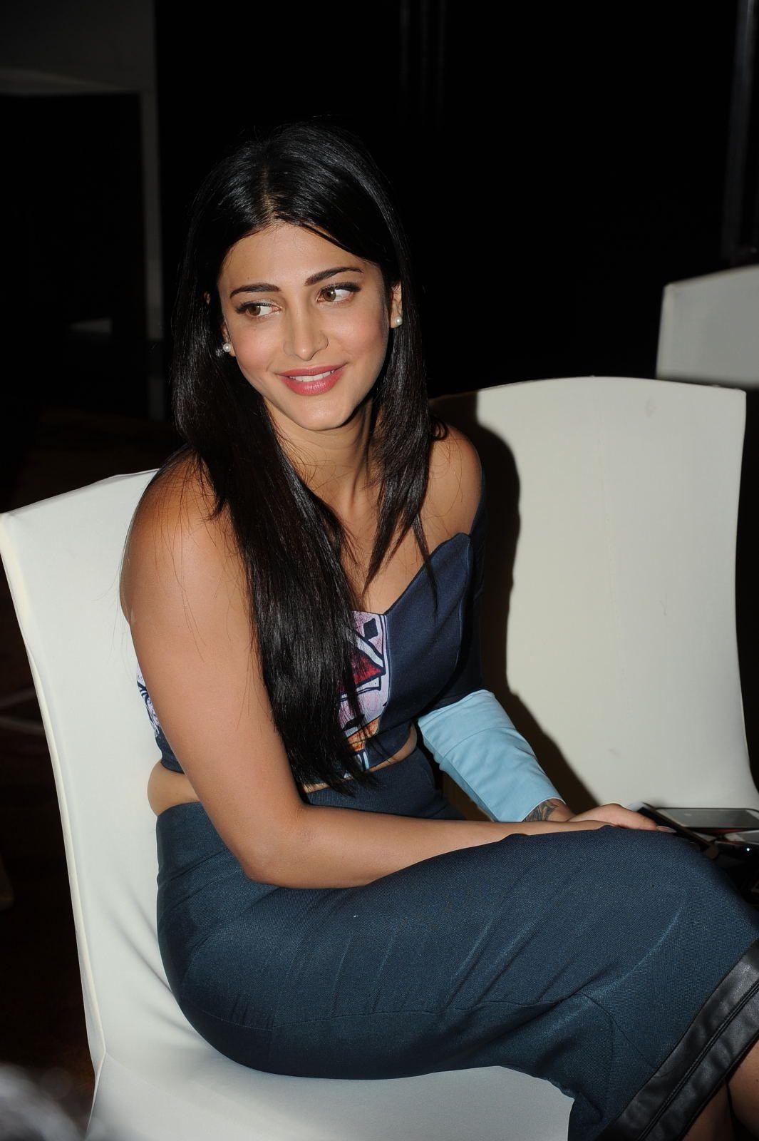 Sruthi Hassan Latest Pics