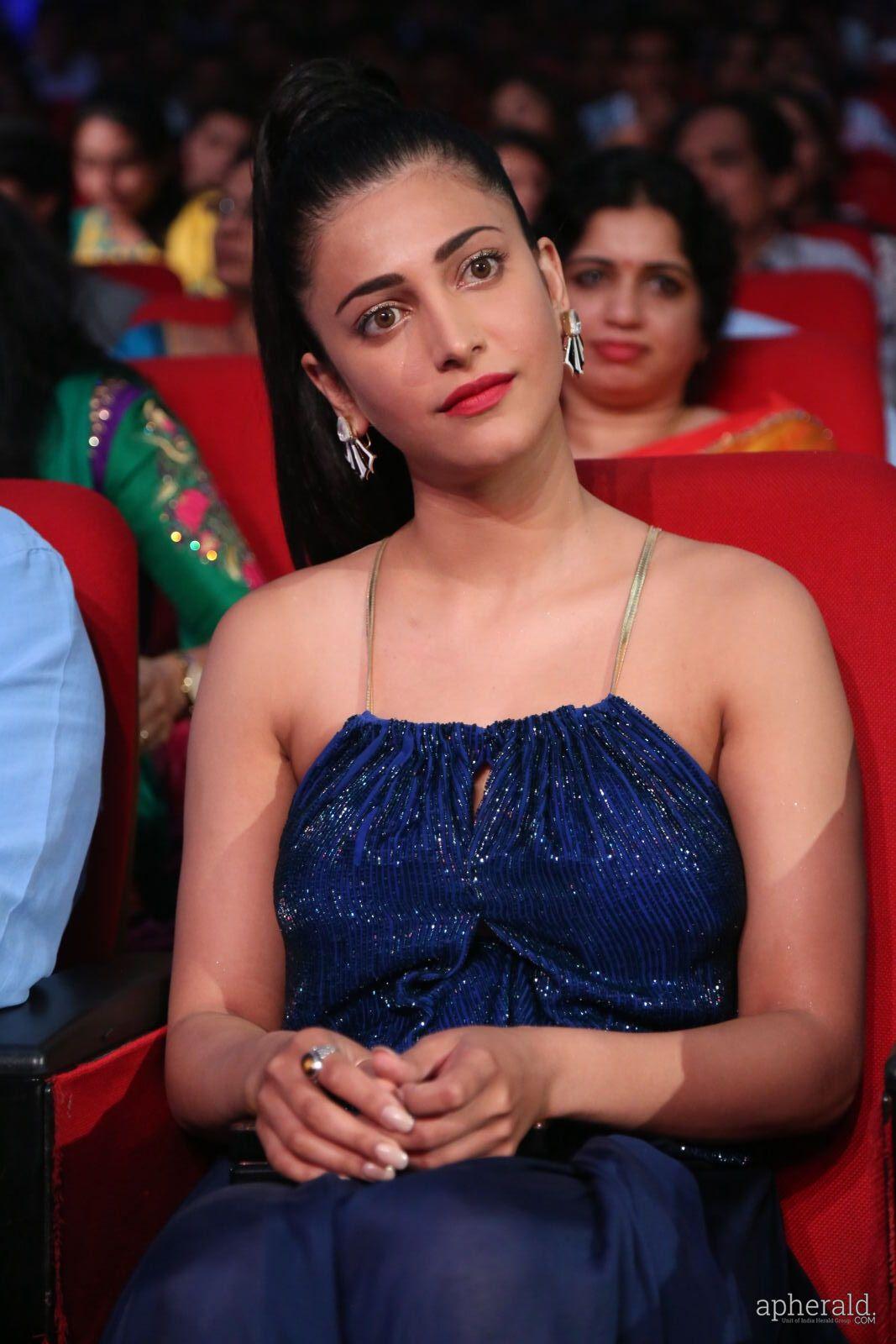 Sruthi Hassan Stills At Srimanthudu Audio