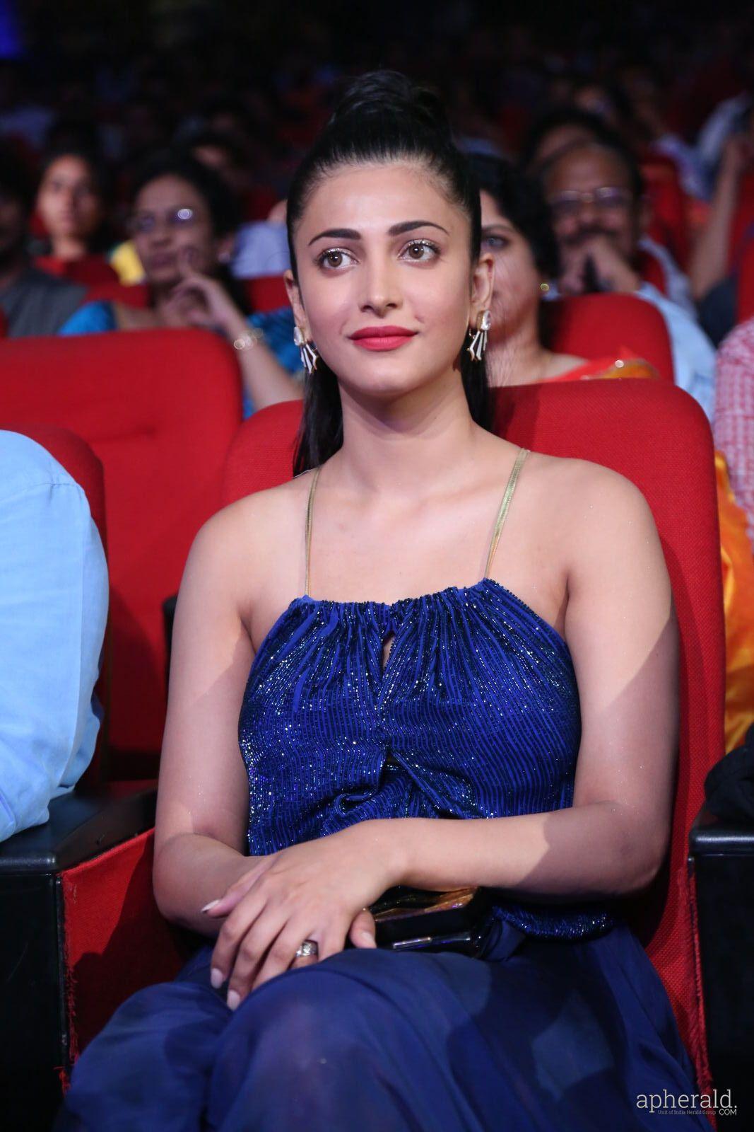 Sruthi Hassan Stills At Srimanthudu Audio