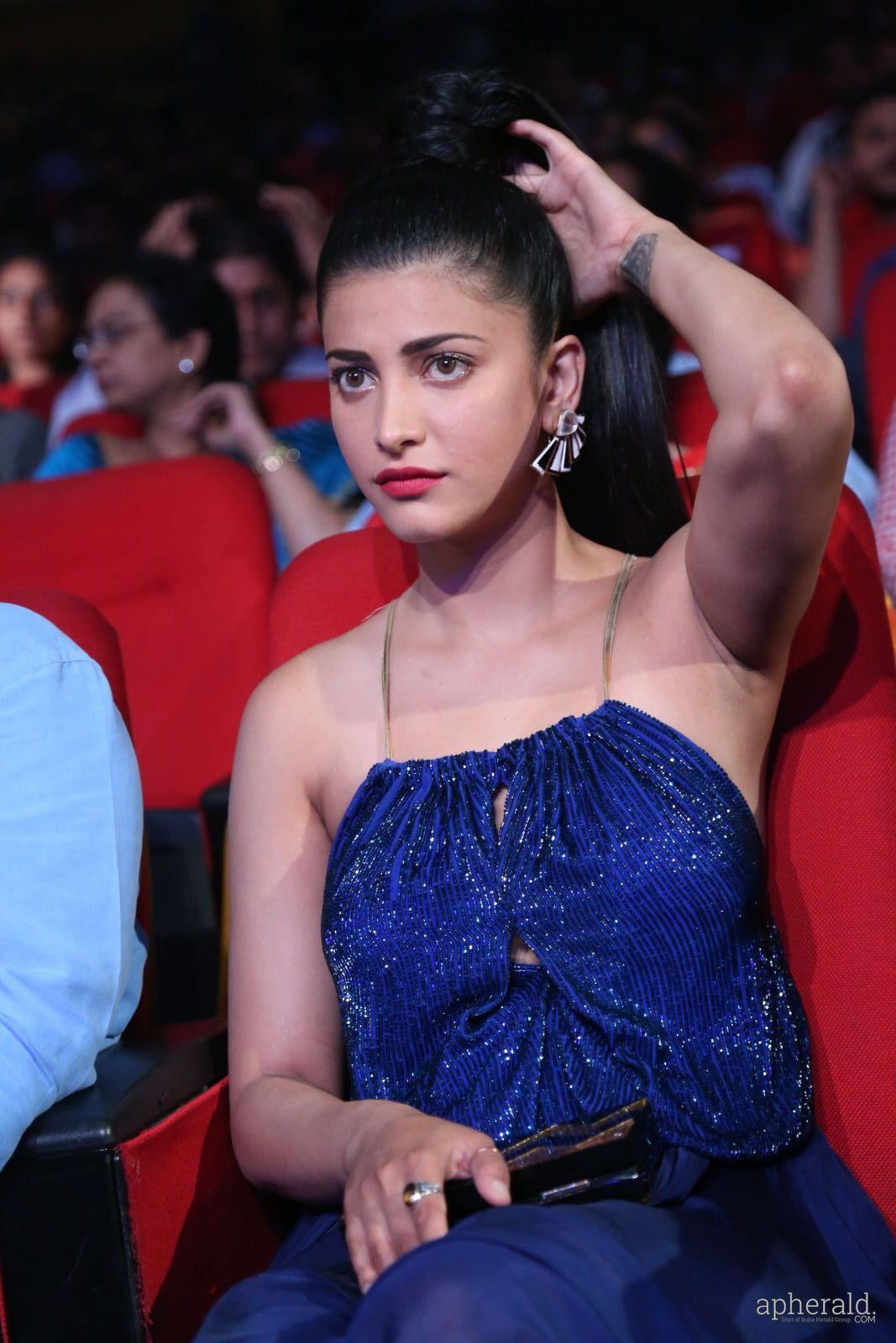 Sruthi Hassan Stills At Srimanthudu Audio