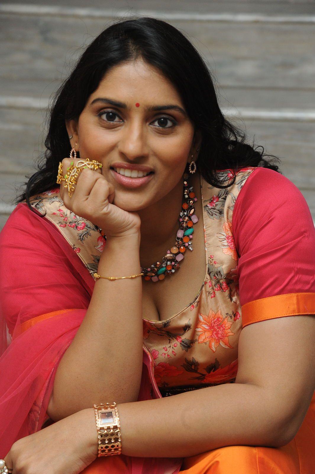 Sudha Sri Spicy Photos