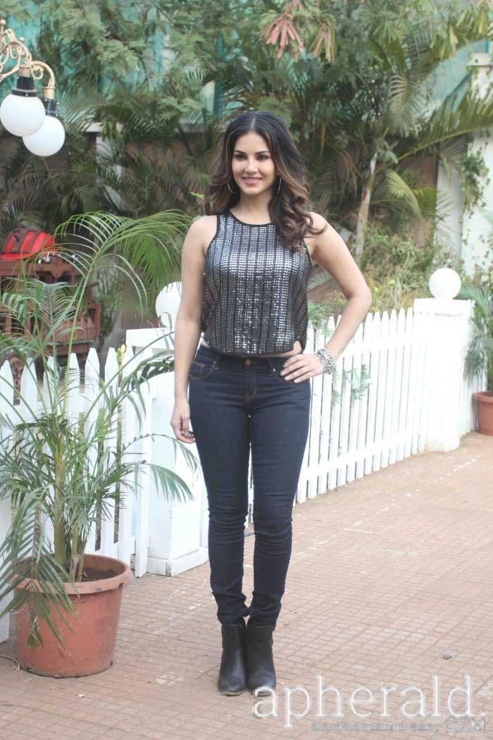 Sunny Leone New Stills