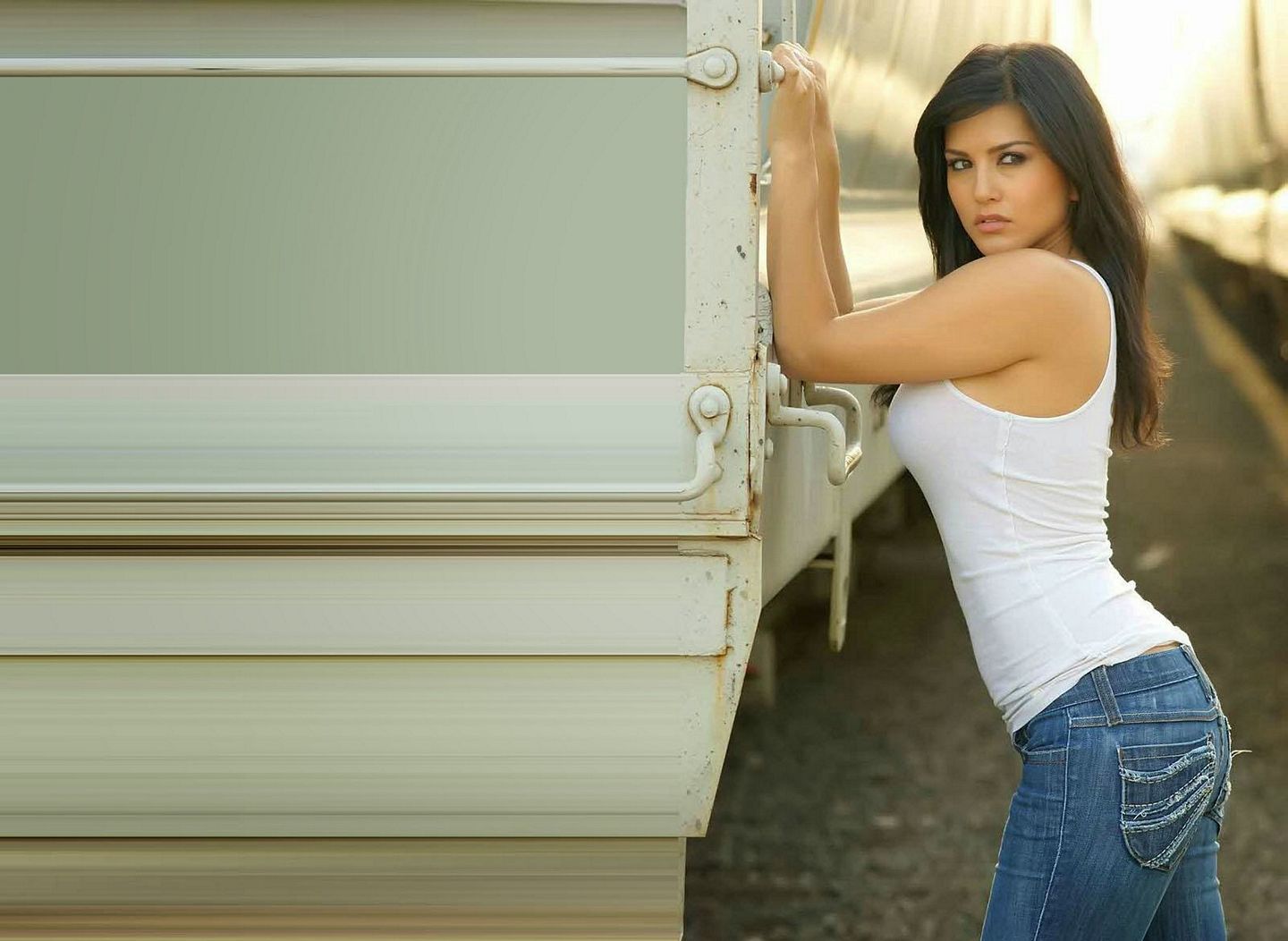 Sunny Leone spicy pics