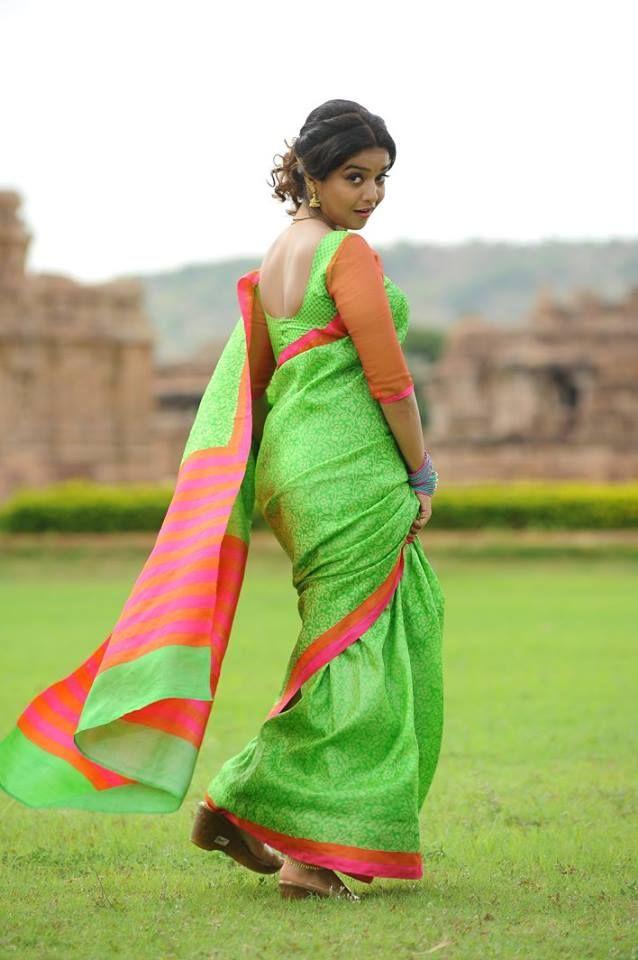 Swathi Reddy Cute Saree Pics