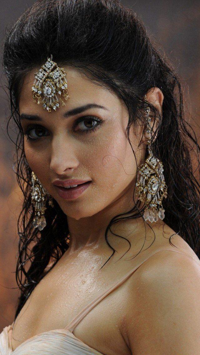 Tamanna Bhatia Hot Navel Pics