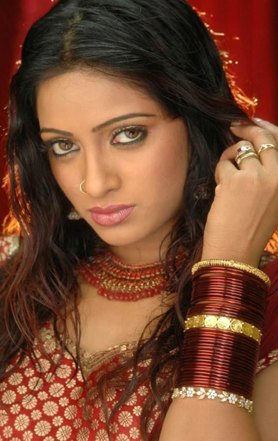 Udaya Bhanu Hot Spicy Pics
