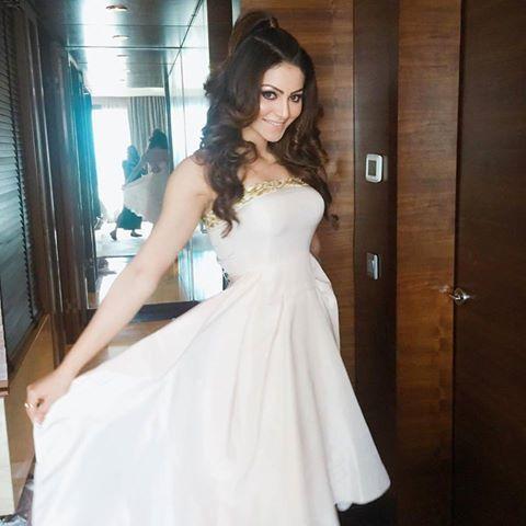 Urvashi Rautela Sexy Stills