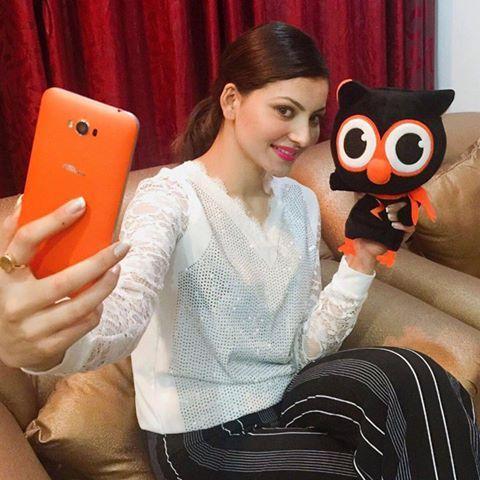Urvashi Rautela Sexy Stills