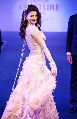Urvashi Rautela Sexy Stills