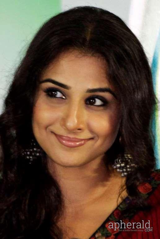 Vidya Balan Beautiful Saree Pics