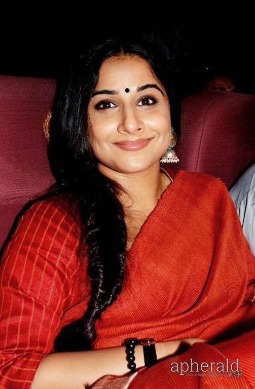 Vidya Balan Beautiful Saree Pics