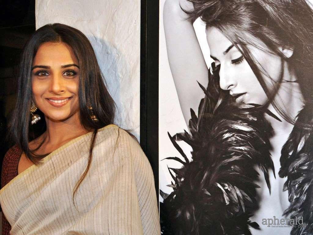 Vidya Balan Beautiful Saree Pics