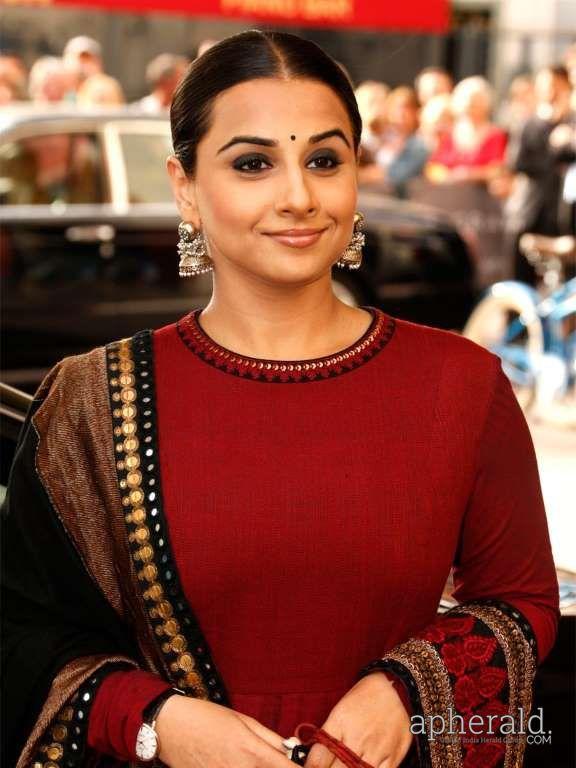 Vidya Balan Beautiful Saree Pics