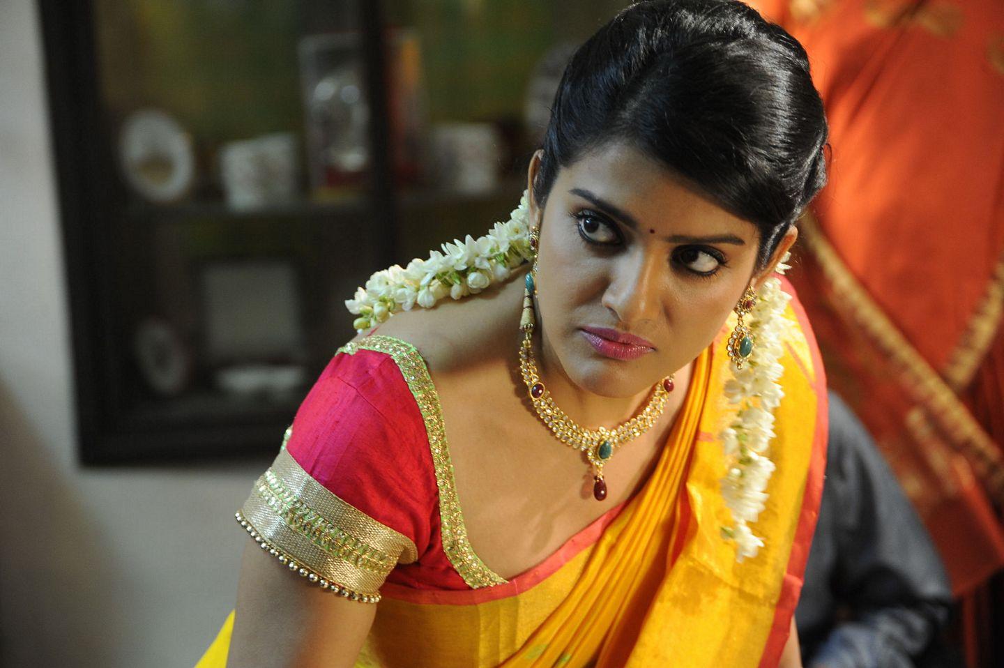 vishakha singh Cute Pics