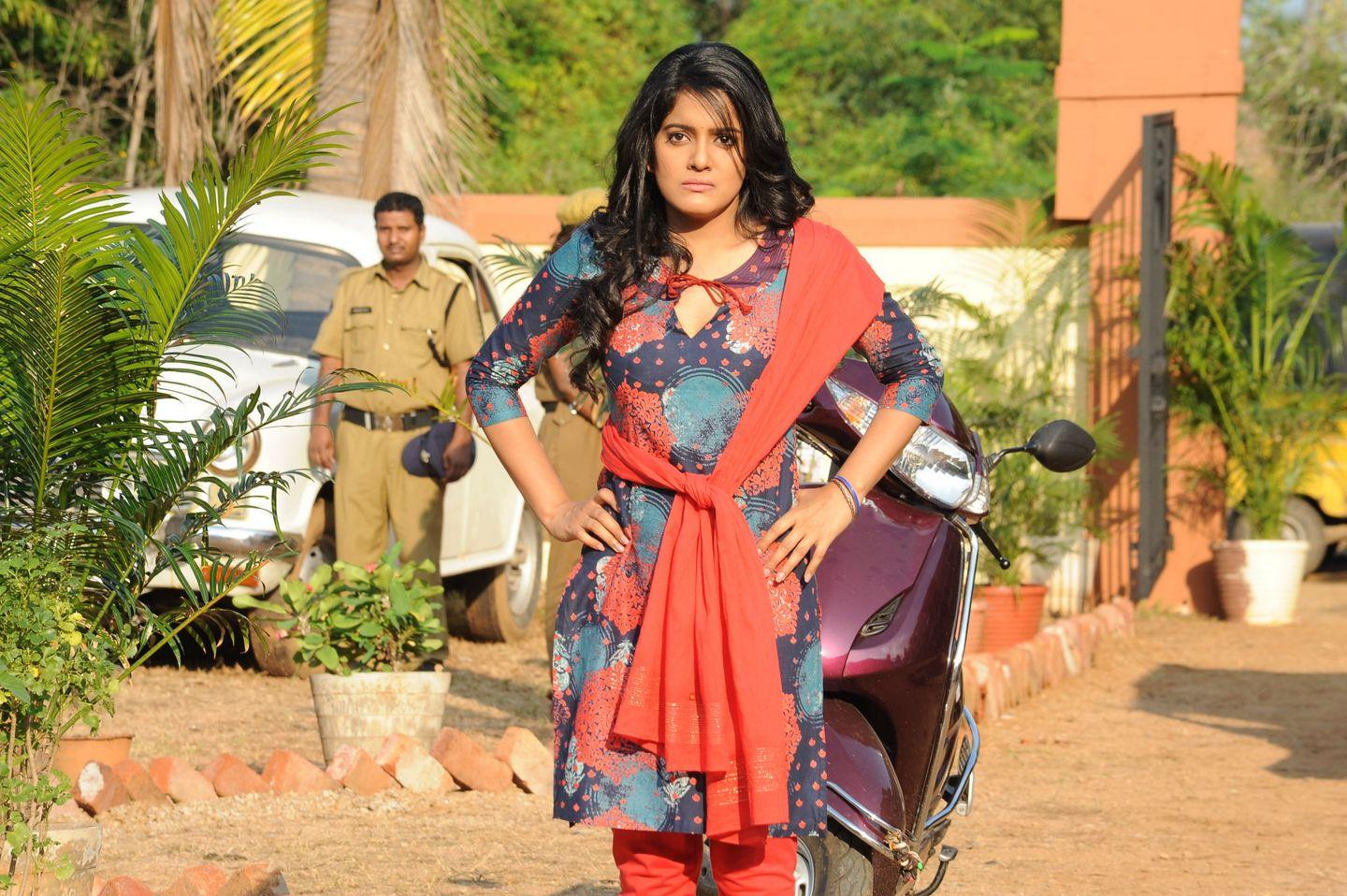 vishakha singh Cute Pics