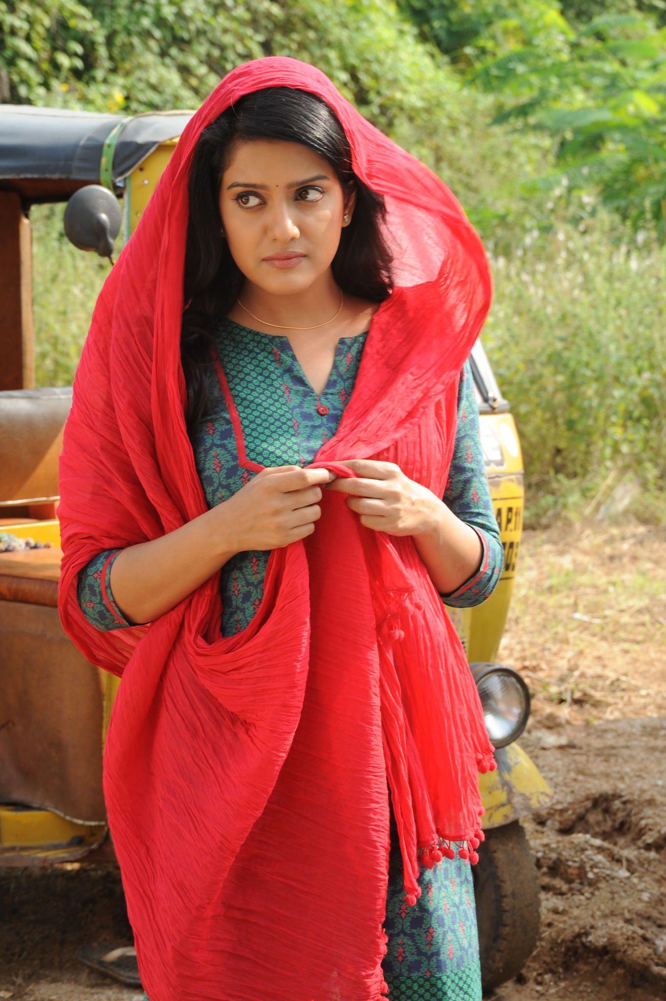 vishakha singh Cute Pics