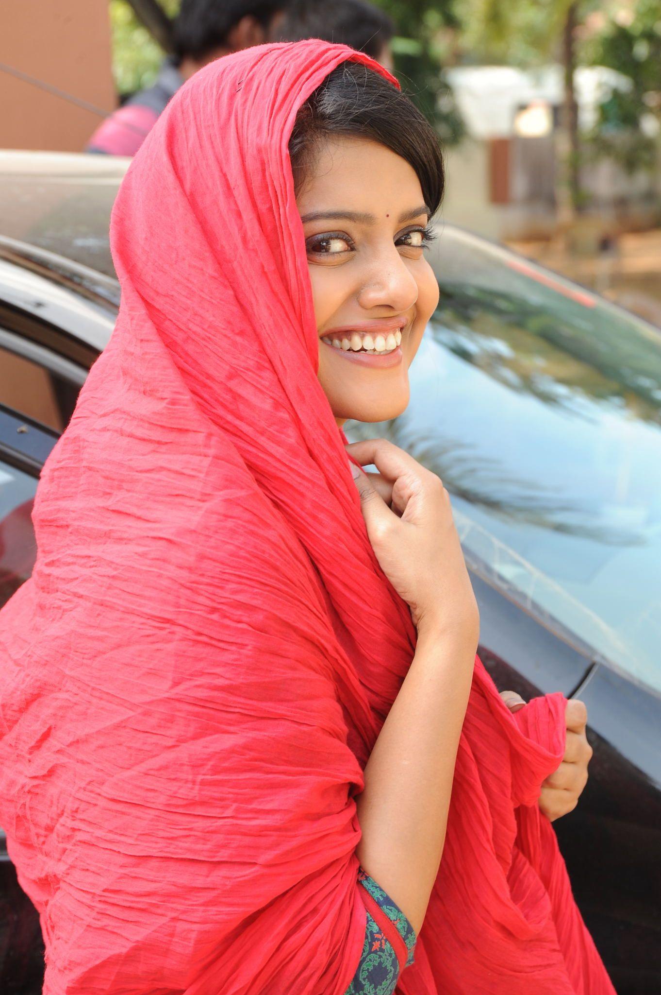 vishakha singh Cute Pics