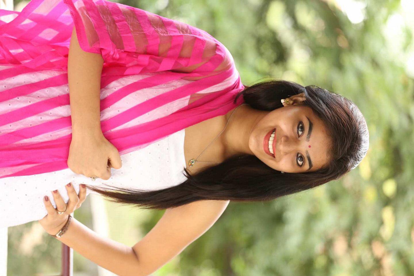 Yamini Beautiful Phoots