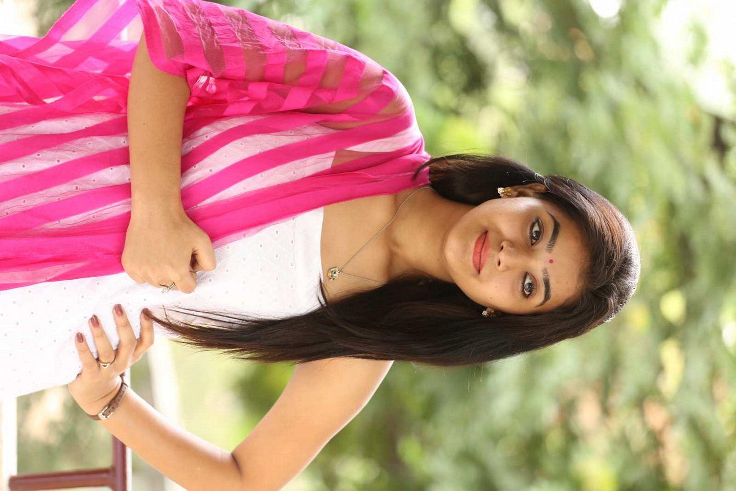 Yamini Beautiful Phoots