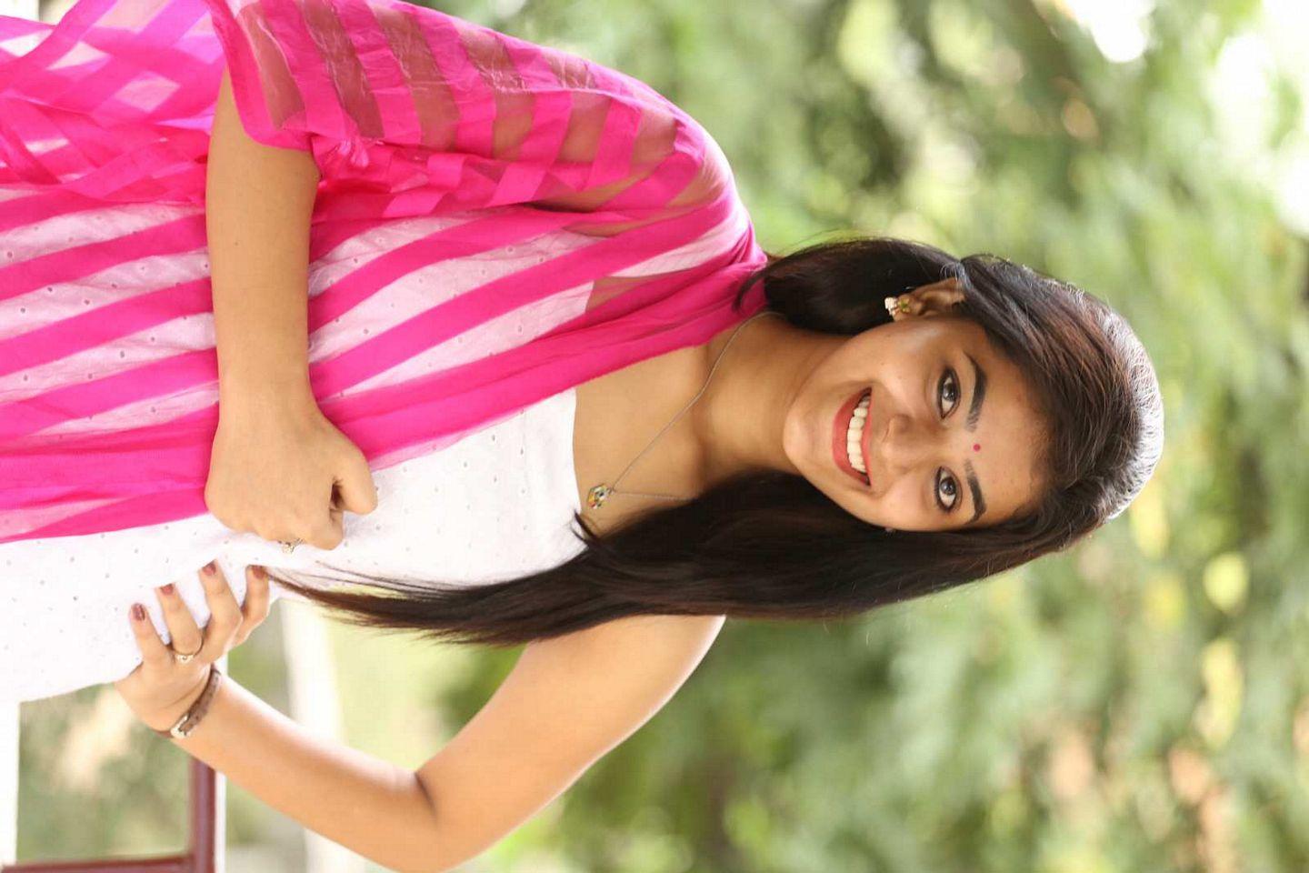 Yamini Beautiful Phoots