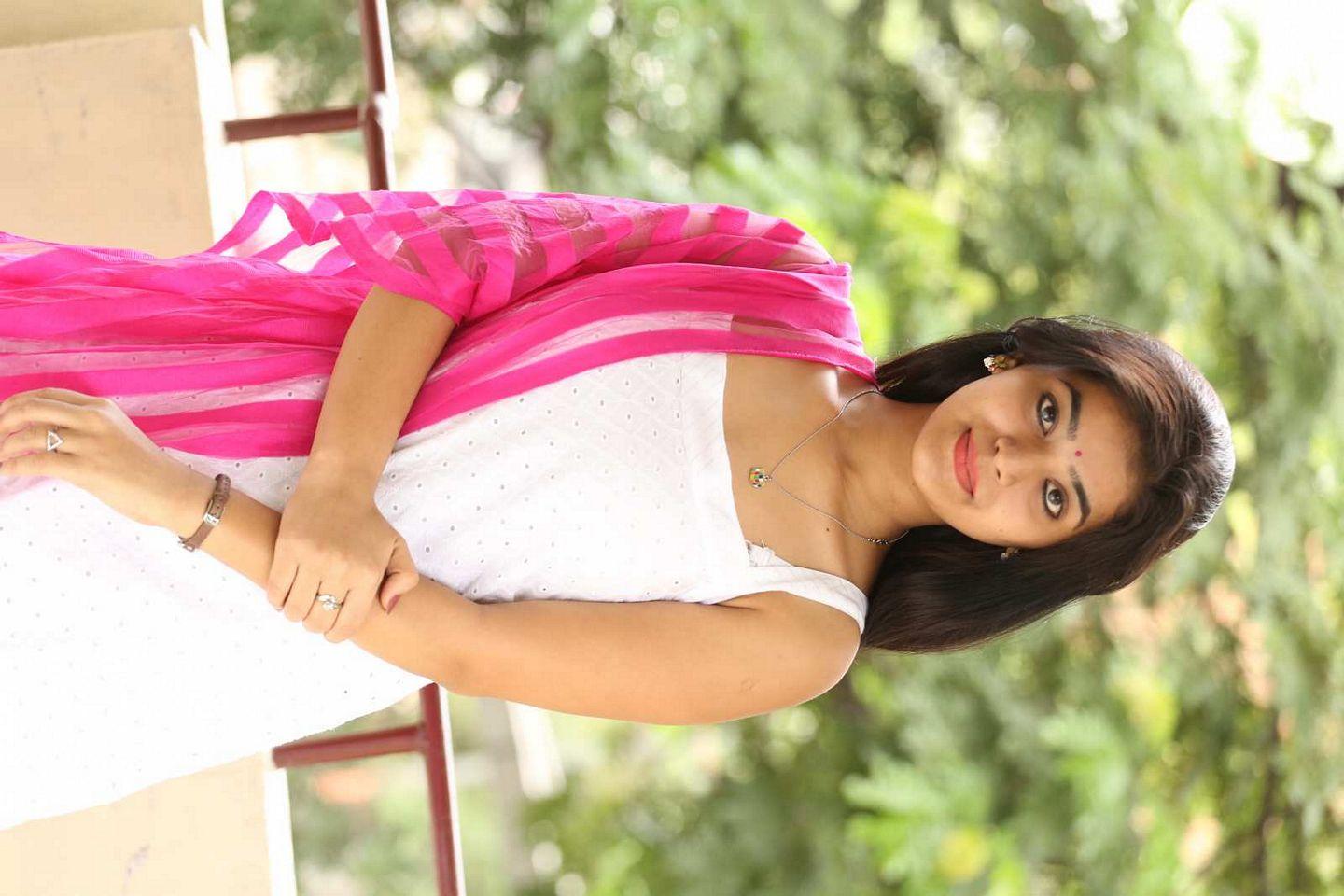 Yamini Beautiful Phoots