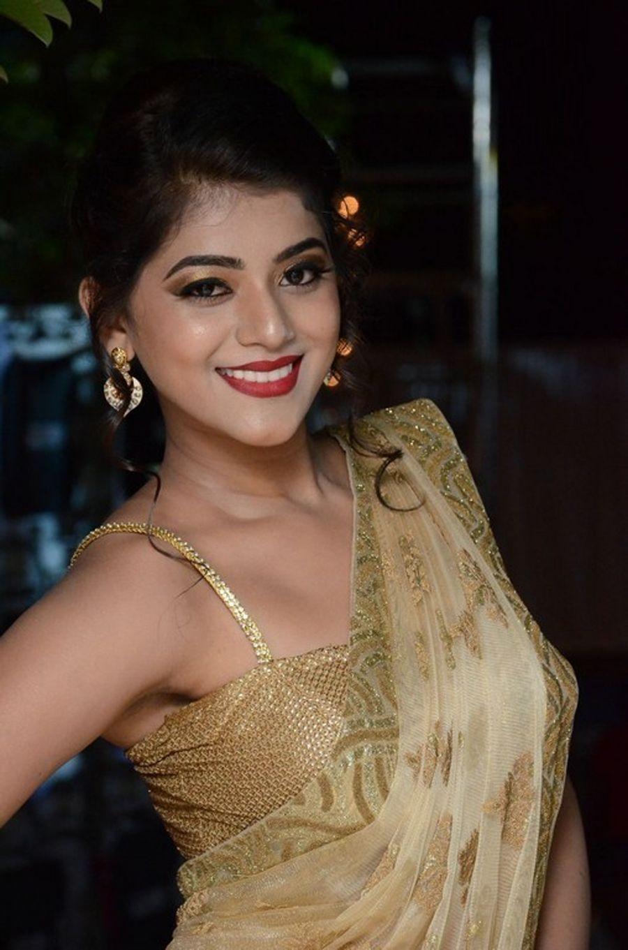 Actress Yamini Bhasker Latest Photos