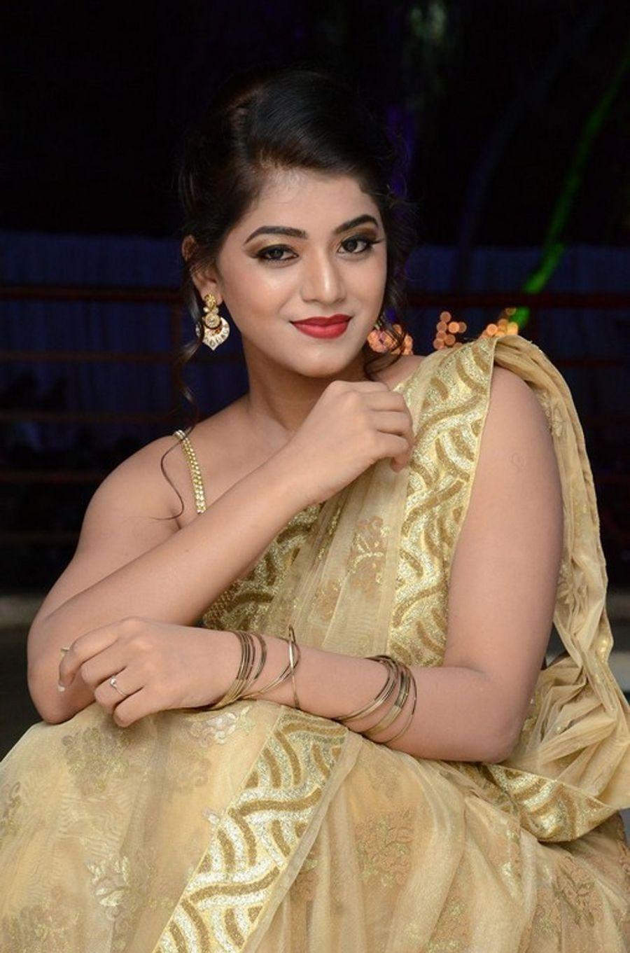 Actress Yamini Bhasker Latest Photos