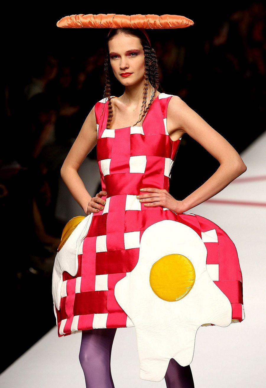 15 Thoughts I Had While Watching Models Walk The Ramp Wearing Bizarre Outfits