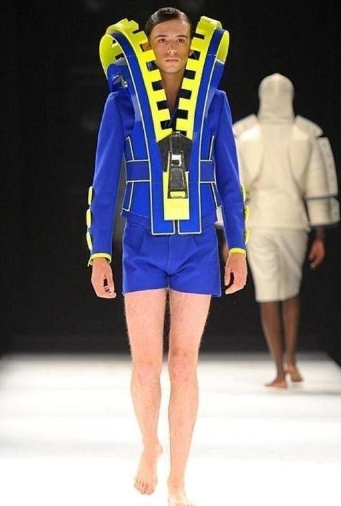 15 Thoughts I Had While Watching Models Walk The Ramp Wearing Bizarre Outfits