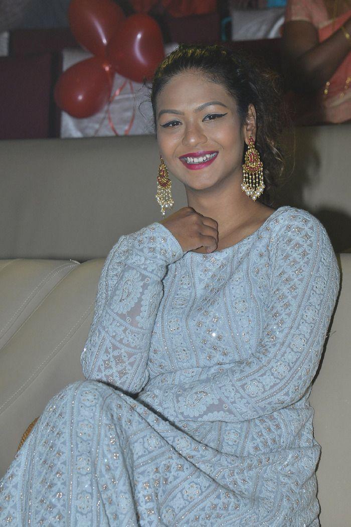 24 Kisses Audio Function Photos