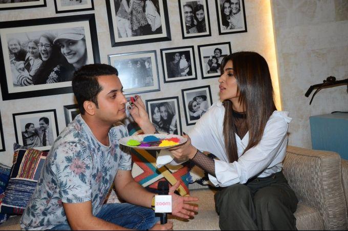 Actors Celebrate Holi 2017 Photos