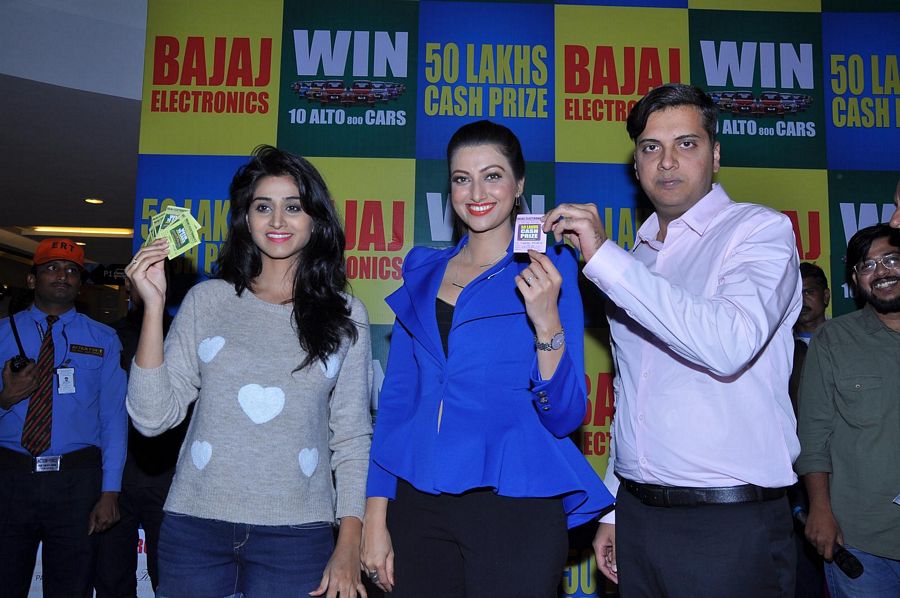 Actrees Hamsa Nandini And Shamili Swondaryarajan Bajaj Electronics Bumper Draw