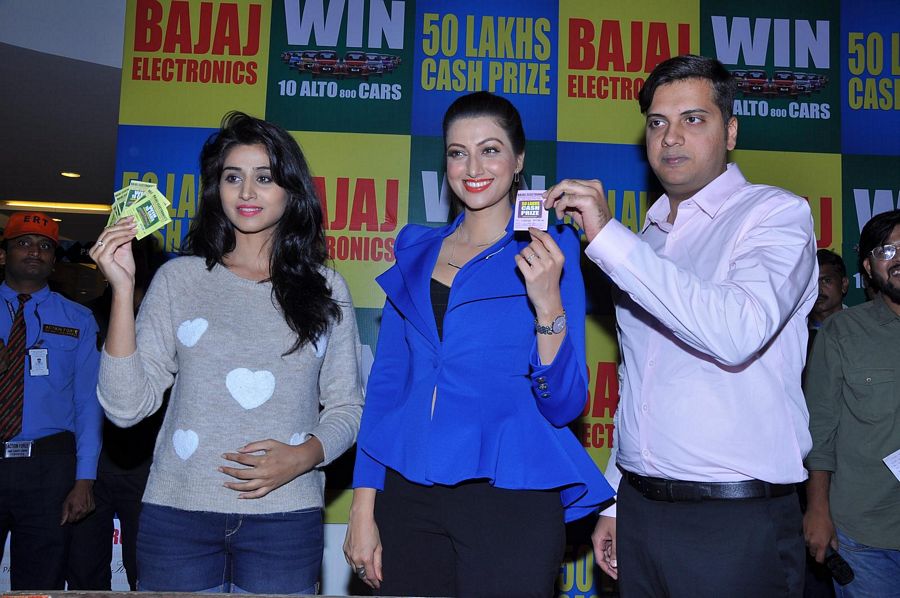 Actrees Hamsa Nandini And Shamili Swondaryarajan Bajaj Electronics Bumper Draw