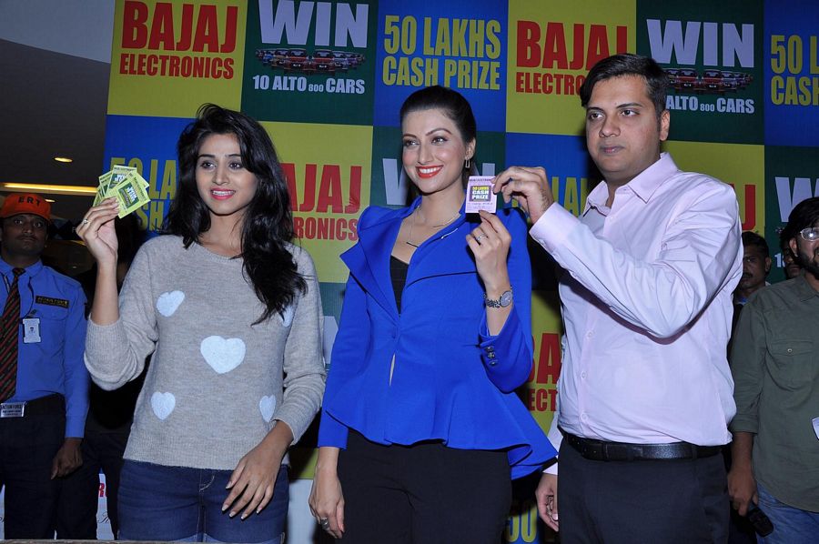 Actrees Hamsa Nandini And Shamili Swondaryarajan Bajaj Electronics Bumper Draw