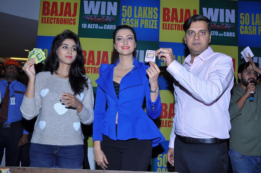 Actrees Hamsa Nandini And Shamili Swondaryarajan Bajaj Electronics Bumper Draw