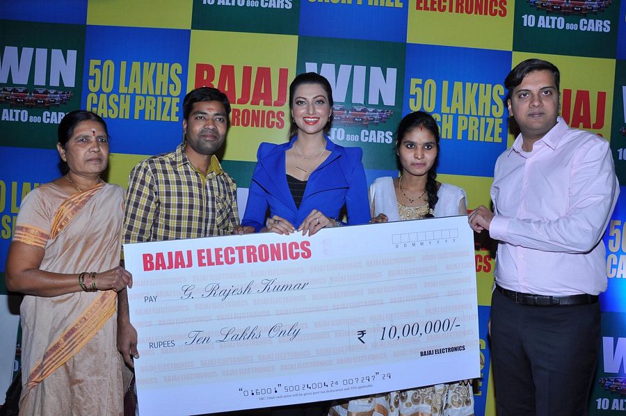 Actrees Hamsa Nandini And Shamili Swondaryarajan Bajaj Electronics Bumper Draw
