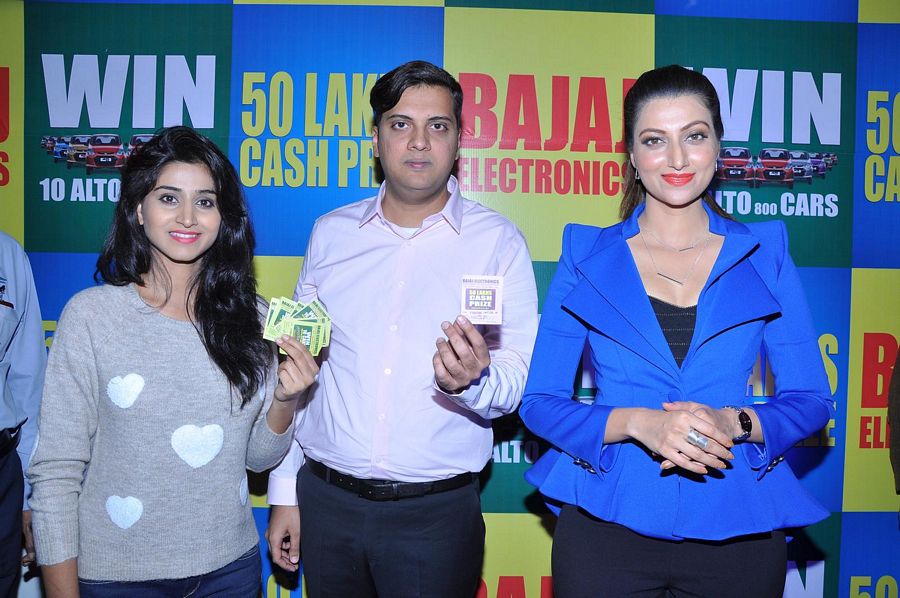 Actrees Hamsa Nandini And Shamili Swondaryarajan Bajaj Electronics Bumper Draw