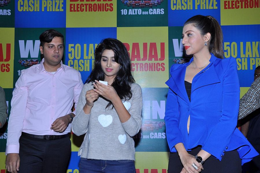 Actrees Hamsa Nandini And Shamili Swondaryarajan Bajaj Electronics Bumper Draw