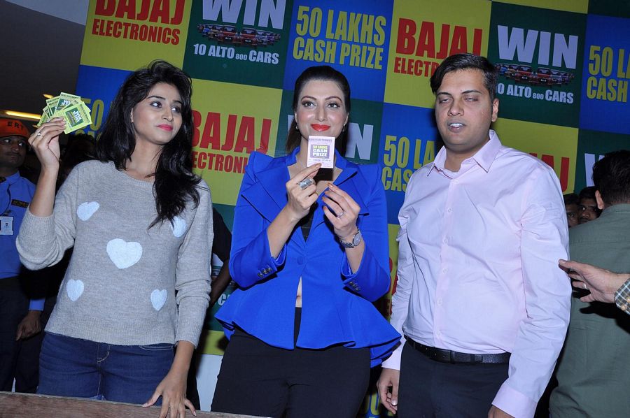 Actrees Hamsa Nandini And Shamili Swondaryarajan Bajaj Electronics Bumper Draw