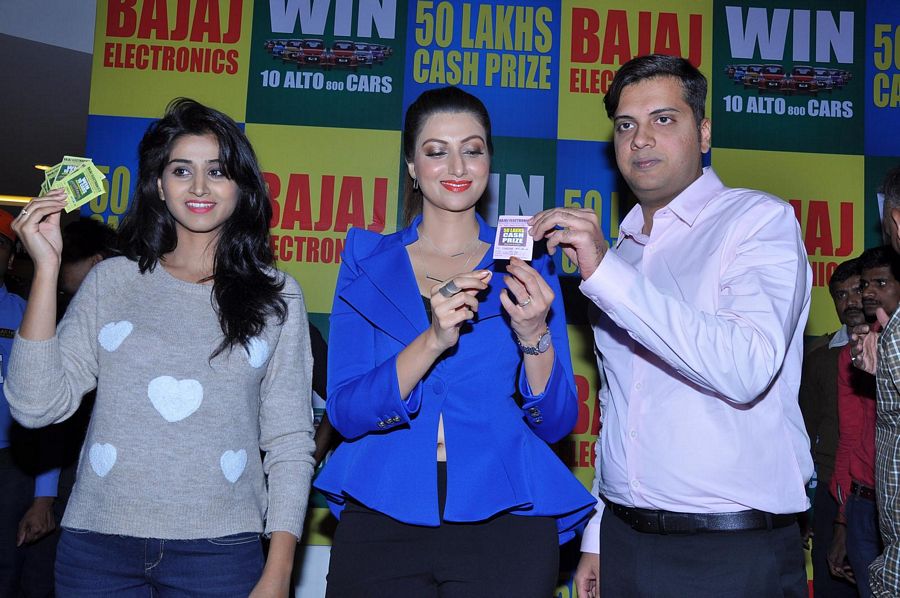 Actrees Hamsa Nandini And Shamili Swondaryarajan Bajaj Electronics Bumper Draw