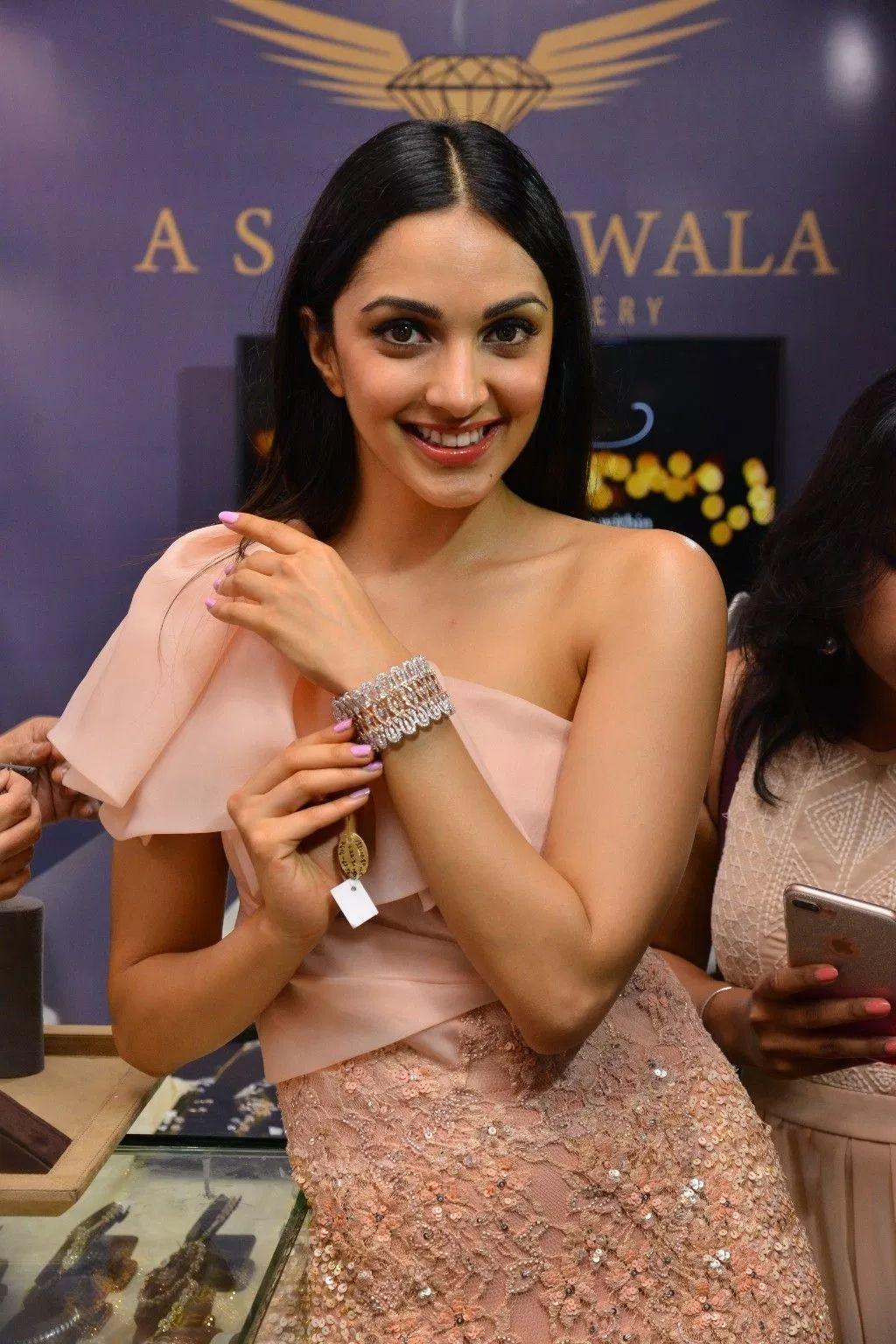 Actress Kiara Advani Stills From The Statement Wedding Jewellery Exhibit Launch