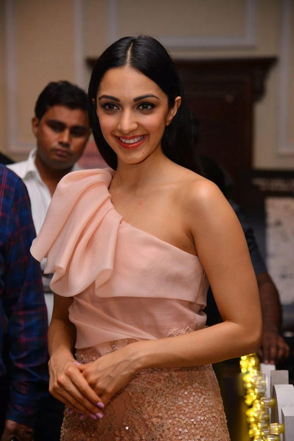 Actress Kiara Advani Stills From The Statement Wedding Jewellery Exhibit Launch